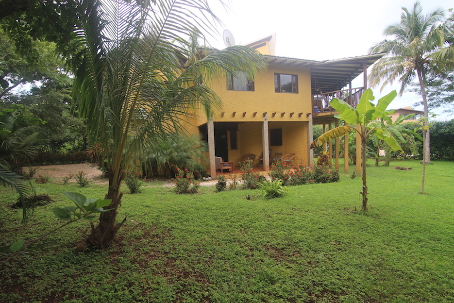 Casa Tres Picos - 4 BR home with large yard and short walk to the beach